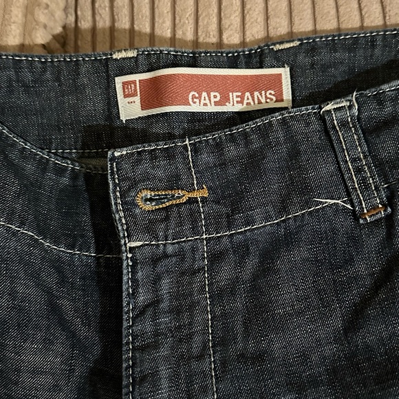 GAP women’s jean shorts-size 8 - Picture 2 of 3